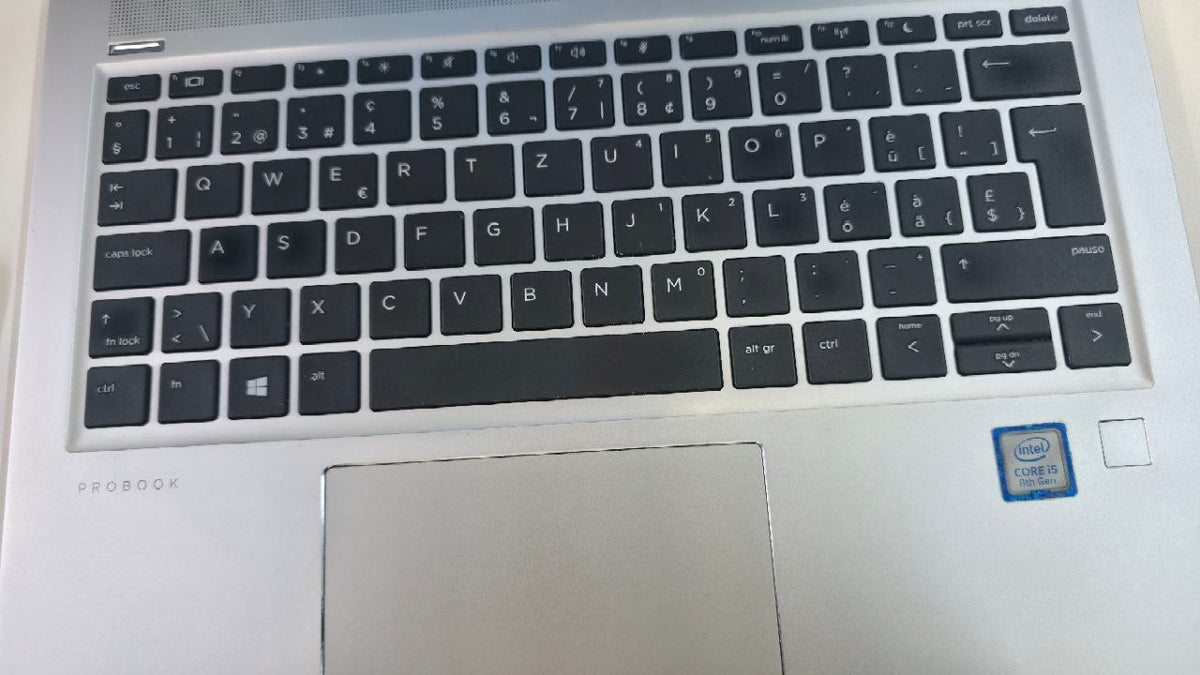 Hp  Probook 430 G6 - 8th Génération Core I5 - 8ieme generation - 8GB RAM- 256 ROM - Ordinateur quasi neuf , très propre, clavier d'origine , avec chargeur dorigine venu d'Europe