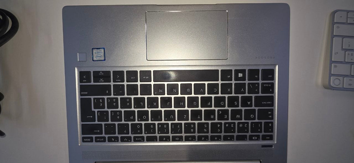 Hp  Probook 430 G6 - 8th Génération Core I5 - 8ieme generation - 8GB RAM- 256 ROM - Ordinateur quasi neuf , très propre, clavier d'origine , avec chargeur dorigine venu d'Europe