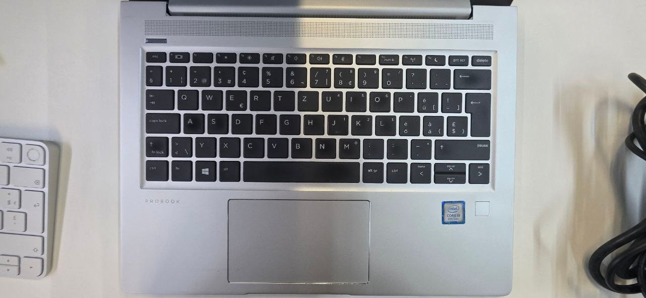 Hp  Probook 430 G6 - 8th Génération Core I5 - 8ieme generation - 8GB RAM- 256 ROM - Ordinateur quasi neuf , très propre, clavier d'origine , avec chargeur dorigine venu d'Europe