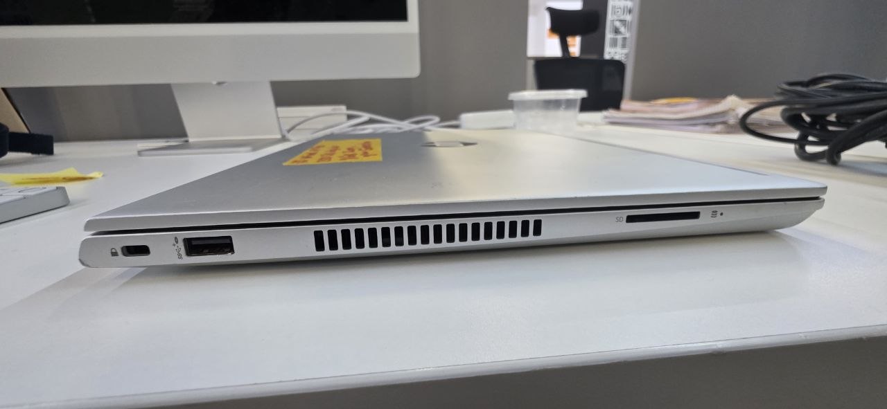Hp  Probook 430 G6 - 8th Génération Core I5 - 8ieme generation - 8GB RAM- 256 ROM - Ordinateur quasi neuf , très propre, clavier d'origine , avec chargeur dorigine venu d'Europe
