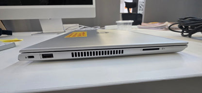Hp  Probook 430 G6 - 8th Génération Core I5 - 8ieme generation - 8GB RAM- 256 ROM - Ordinateur quasi neuf , très propre, clavier d'origine , avec chargeur dorigine venu d'Europe