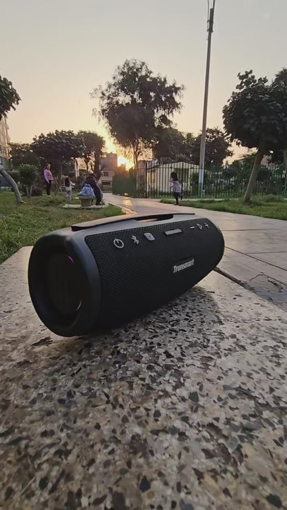 Tronsmart Mirtune S100 - 50 Watt - 20 heures d'autonomie - Étanchéité IPX7 - Poignée rétractable- Poids du produit  1,36 kg - application pour un son qui vous ressemble